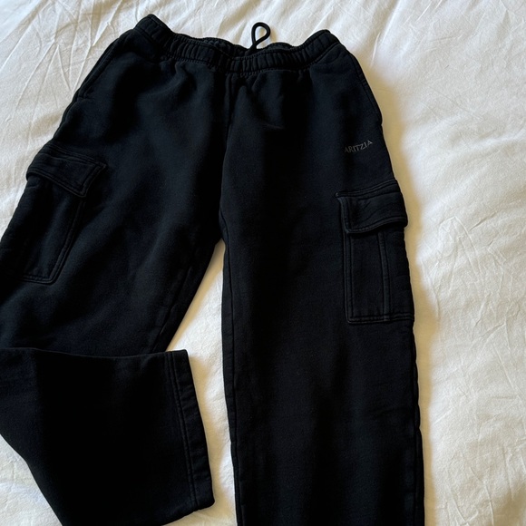 Aritzia Pants - Aritzia Black womens Cargo Joggers